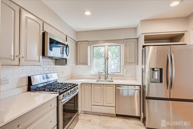 4 Augusta Court, Edison, NJ 08820