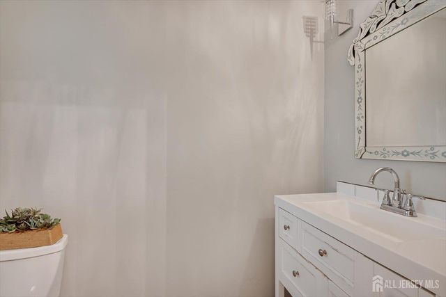 4 Augusta Court, Edison, NJ 08820