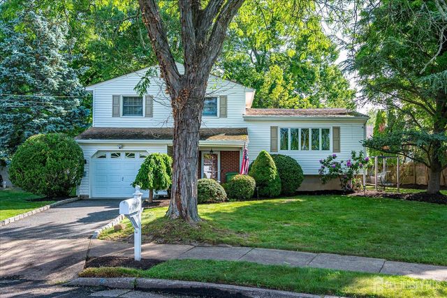 4 Augusta Court, Edison, NJ 08820