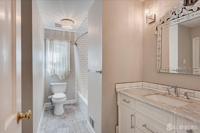 4 Augusta Court, Edison, NJ 08820