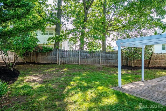 4 Augusta Court, Edison, NJ 08820