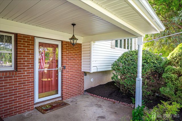 4 Augusta Court, Edison, NJ 08820