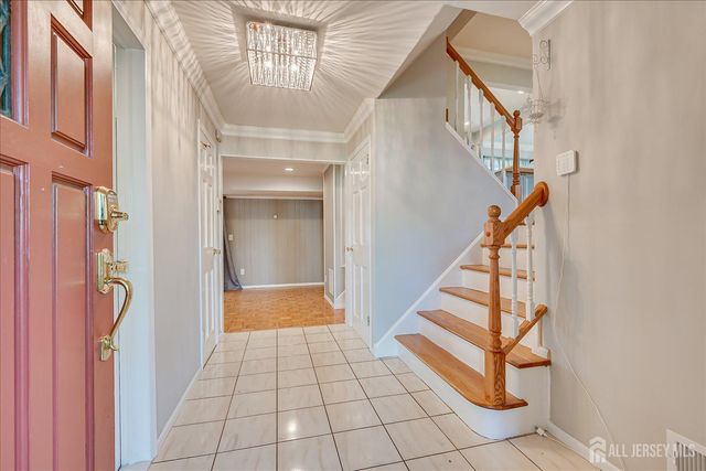 4 Augusta Court, Edison, NJ 08820