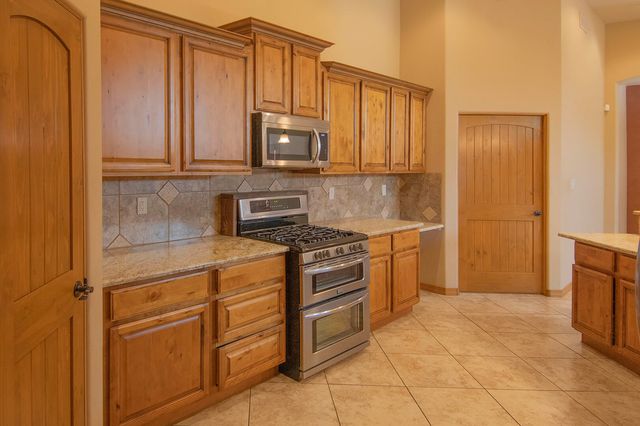 1301 Valle Lane NW, Albuquerque, NM 87107