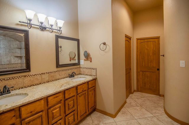 1301 Valle Lane NW, Albuquerque, NM 87107