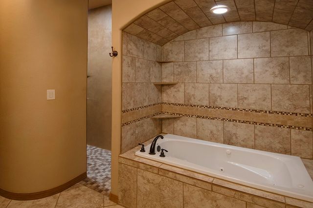 1301 Valle Lane NW, Albuquerque, NM 87107