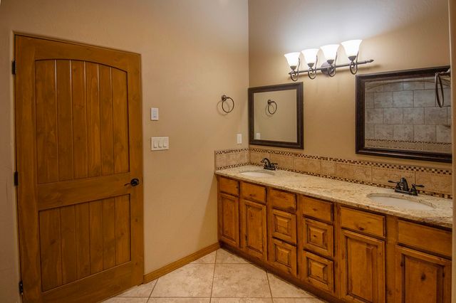 1301 Valle Lane NW, Albuquerque, NM 87107