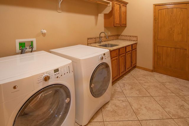 1301 Valle Lane NW, Albuquerque, NM 87107