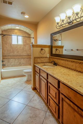 1301 Valle Lane NW, Albuquerque, NM 87107