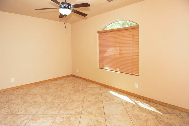 1301 Valle Lane NW, Albuquerque, NM 87107
