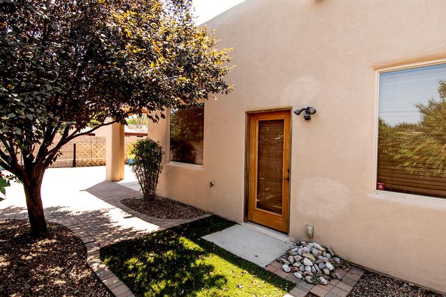 1301 Valle Lane NW, Albuquerque, NM 87107
