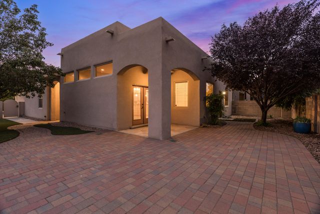 1301 Valle Lane NW, Albuquerque, NM 87107