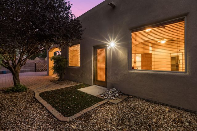 1301 Valle Lane NW, Albuquerque, NM 87107