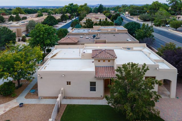 1301 Valle Lane NW, Albuquerque, NM 87107