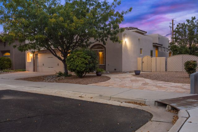 1301 Valle Lane NW, Albuquerque, NM 87107