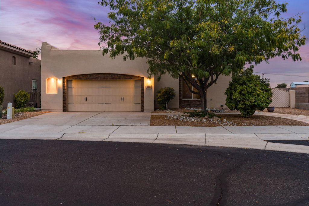 1301 Valle Lane NW, Albuquerque, NM 87107
