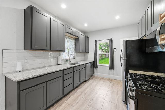 1716 E 14th Street, Des Moines, IA 50316