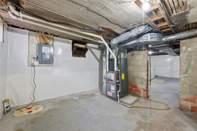 1716 E 14th Street, Des Moines, IA 50316