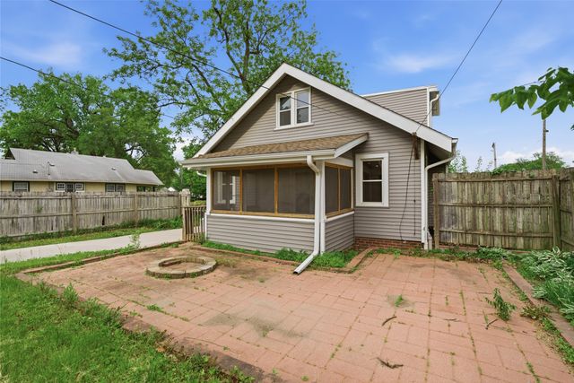 1716 E 14th Street, Des Moines, IA 50316