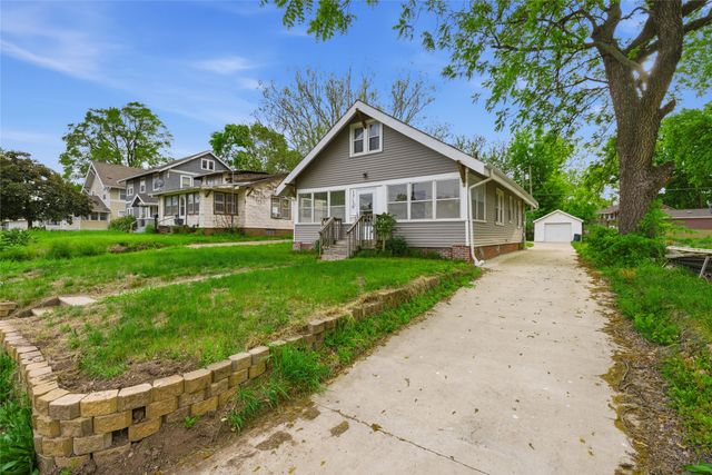1716 E 14th Street, Des Moines, IA 50316