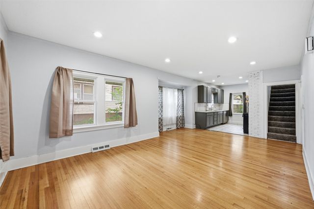 1716 E 14th Street, Des Moines, IA 50316