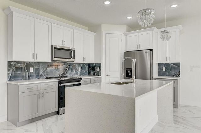 3889 WALKER ROAD, Apopka, FL 32703