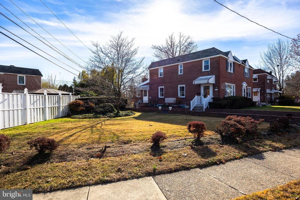 332 HOLLAND ST, Crum Lynne, PA 19022