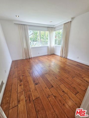 142 San Vicente Boulevard B, Santa Monica, CA 90402