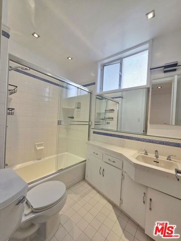 142 San Vicente Boulevard B, Santa Monica, CA 90402