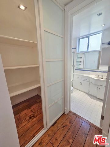 142 San Vicente Boulevard B, Santa Monica, CA 90402