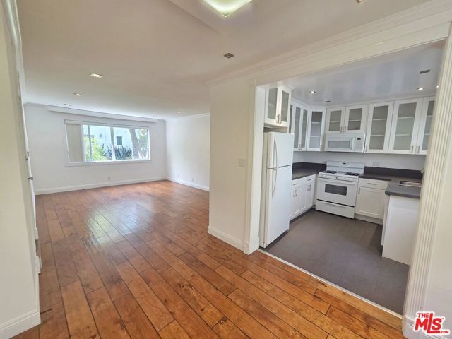 142 San Vicente Boulevard B, Santa Monica, CA 90402