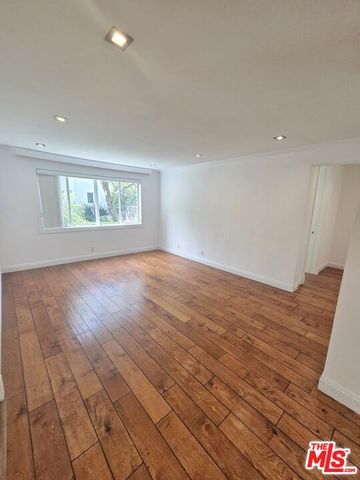 142 San Vicente Boulevard B, Santa Monica, CA 90402