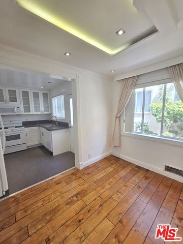 142 San Vicente Boulevard B, Santa Monica, CA 90402