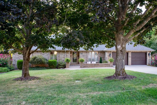 5115 S Castlewood Drive, Springfield, MO 65804