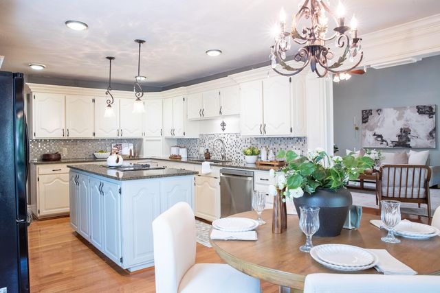 5115 S Castlewood Drive, Springfield, MO 65804