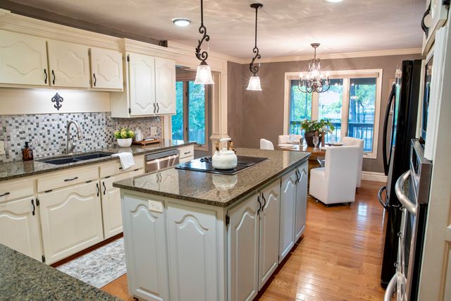 5115 S Castlewood Drive, Springfield, MO 65804