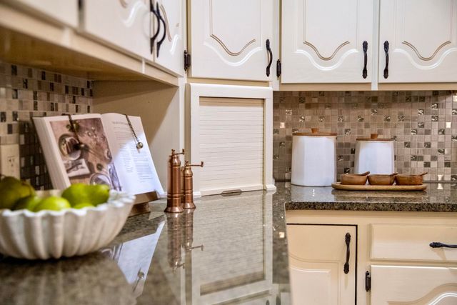 5115 S Castlewood Drive, Springfield, MO 65804