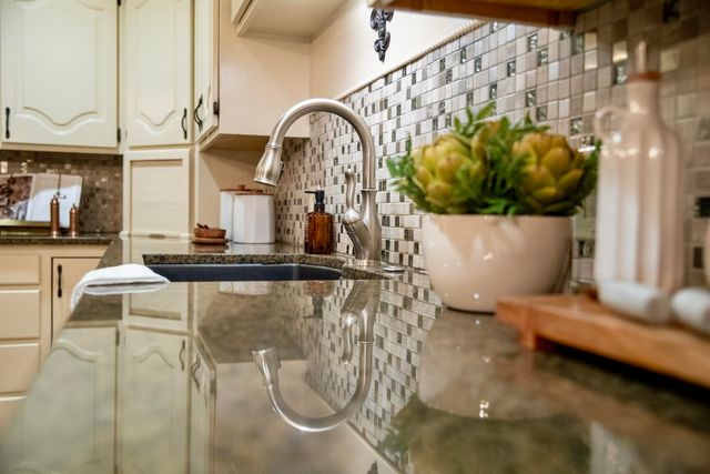 5115 S Castlewood Drive, Springfield, MO 65804