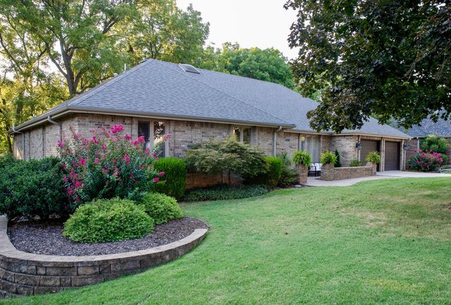 5115 S Castlewood Drive, Springfield, MO 65804