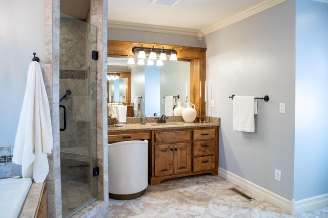 5115 S Castlewood Drive, Springfield, MO 65804