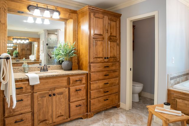 5115 S Castlewood Drive, Springfield, MO 65804