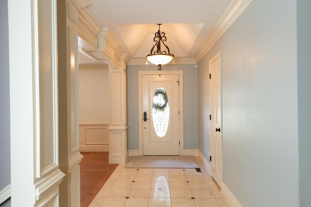 5115 S Castlewood Drive, Springfield, MO 65804