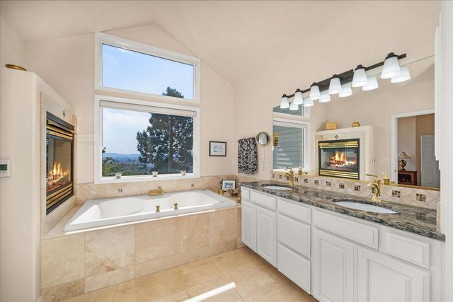 8816 E Woodland Park Dr, Spokane, WA 99217