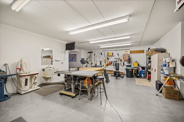 8816 E Woodland Park Dr, Spokane, WA 99217