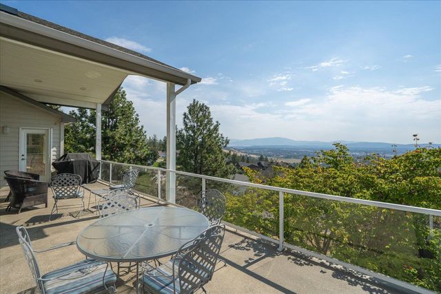 8816 E Woodland Park Dr, Spokane, WA 99217