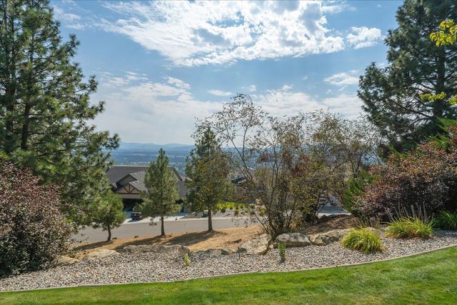 8816 E Woodland Park Dr, Spokane, WA 99217