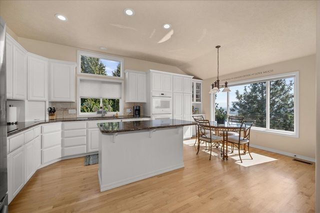 8816 E Woodland Park Dr, Spokane, WA 99217