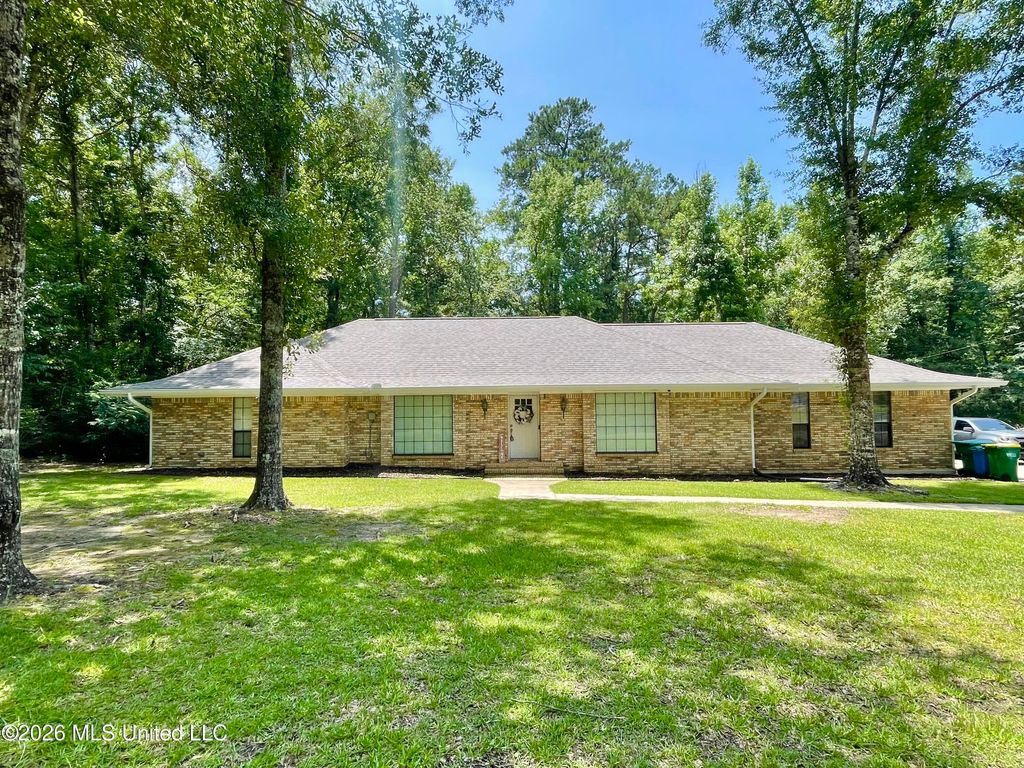 2500 Tearose Lane, Moss Point, MS 39562