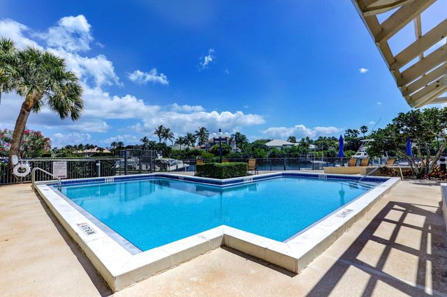 3648 Freshwater Drive, Jupiter, FL 33477