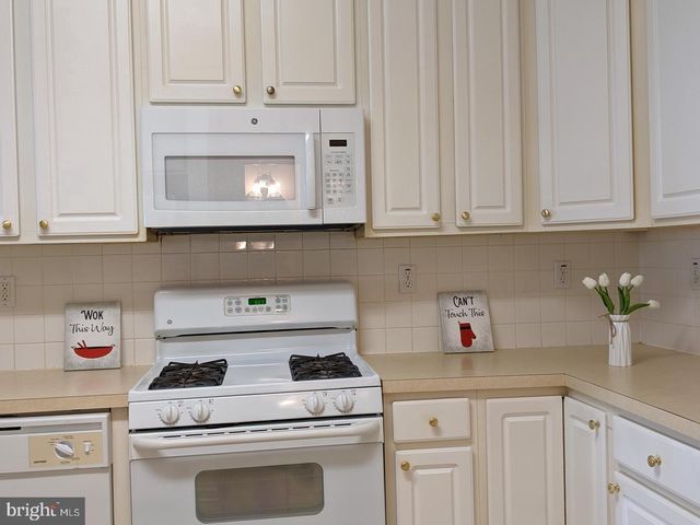 252 BRINLEY DR, Pennington, NJ 08534